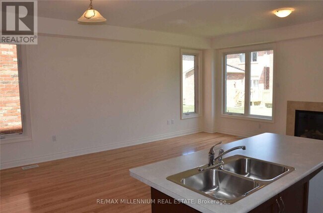 Building Photo - 50 Andretti Cres