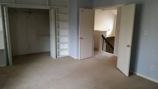 Building Photo - 901 Birchwood Ct