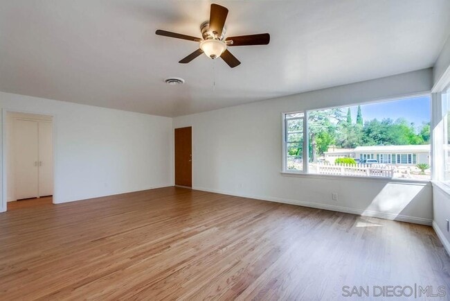 Building Photo - 203 E 10th Ave