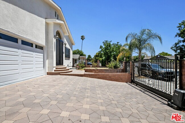 Foto del edificio - 12643 Archwood St