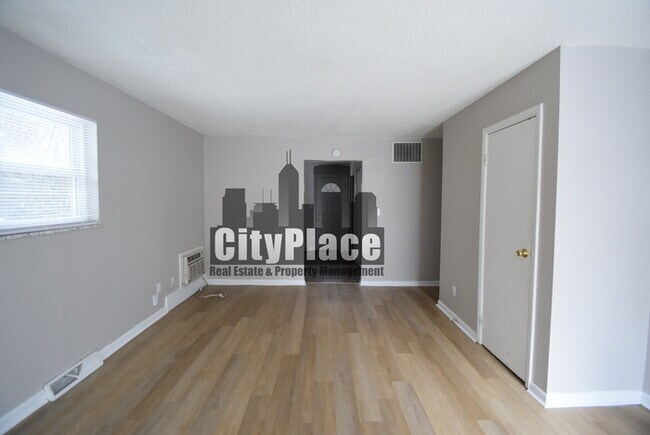 Foto del edificio - 2410 N Lesley Ave