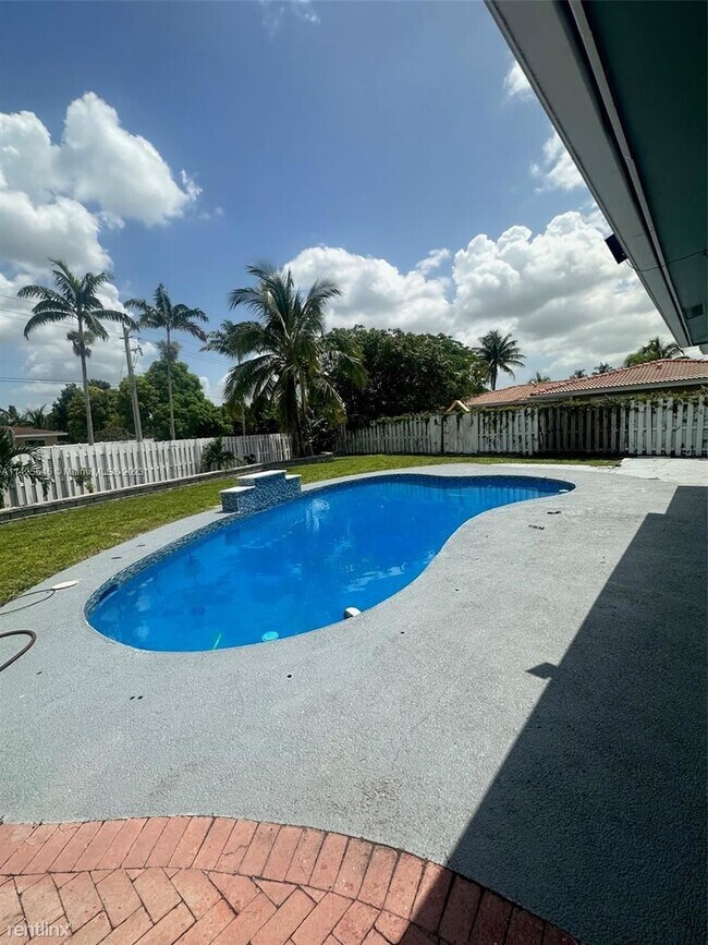 Foto del edificio - 4 br, 2 bath House - 8116 NW 74th Ave