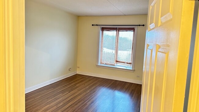 Building Photo - 12900 W Heiden Cir