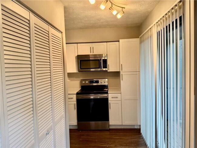 Building Photo - 1059 Mariners Dr