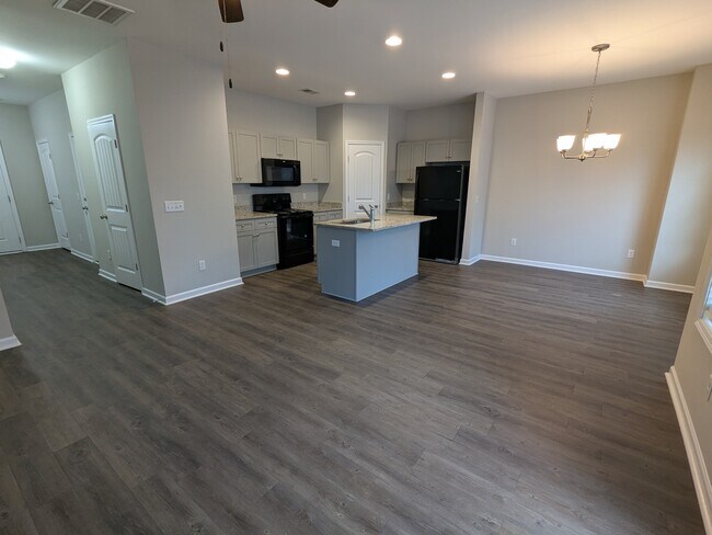 Building Photo - 652 Pippin Dr