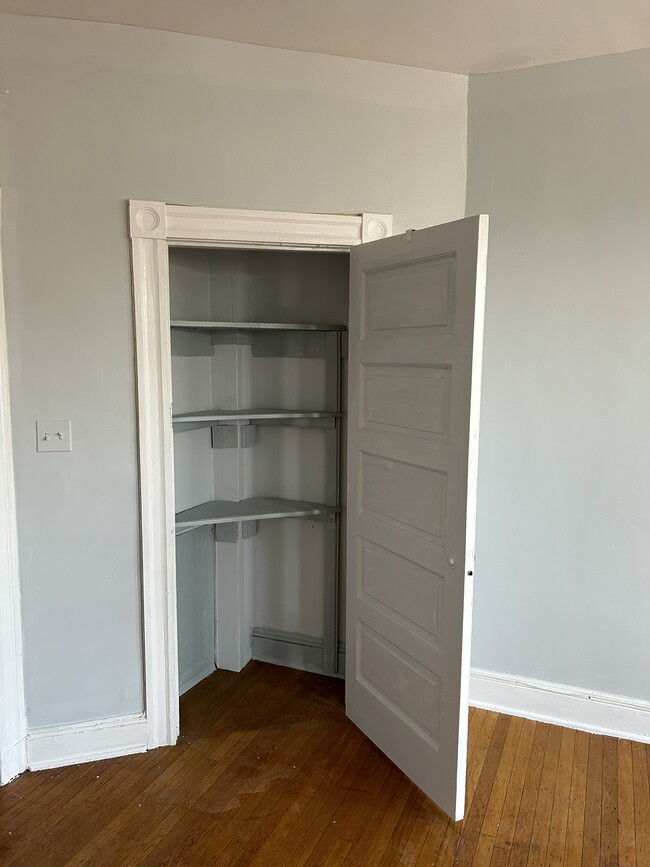 Closet - 2514 N Calvert St