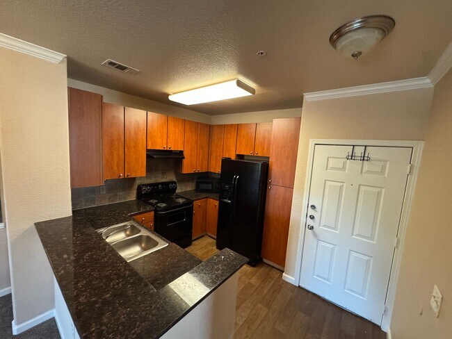 Building Photo - ***Gated community*** Spacious 2-bedroom, 2-bathroom condo in Antelope
