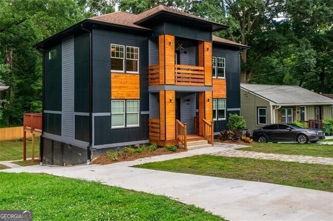 Building Photo - 120 Woodbine Cir SE