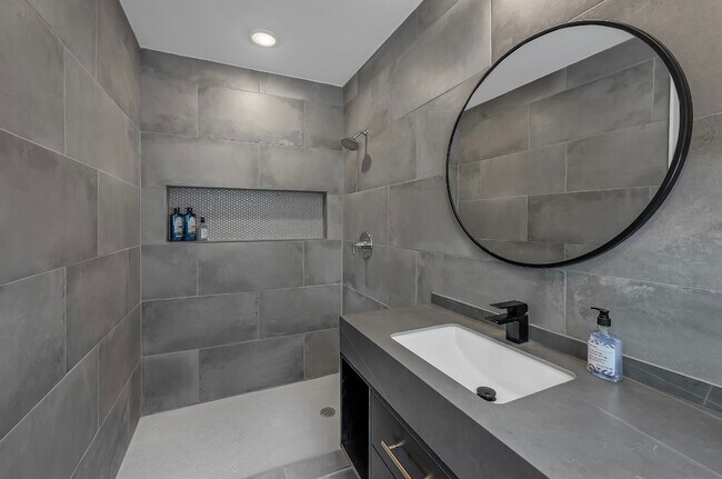 Baño principal - 5415 Carew St