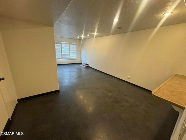 Foto del edificio - 12115 Valleyheart Dr