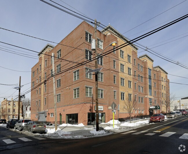 Building Photo - 1201 Summit Ave