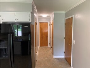 Building Photo - 20 Pine Hill Dr Building Photo - 20 Pine Hill Dr