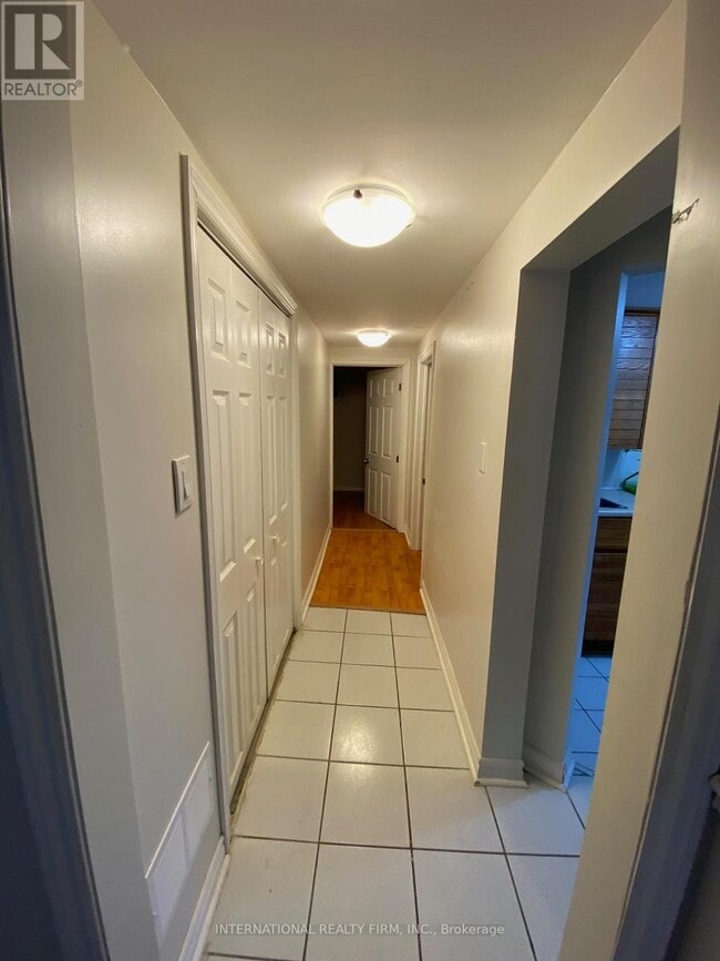 Building Photo - 302 Kerswell Dr