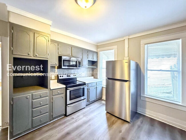 Building Photo - 1629 16th Ave S