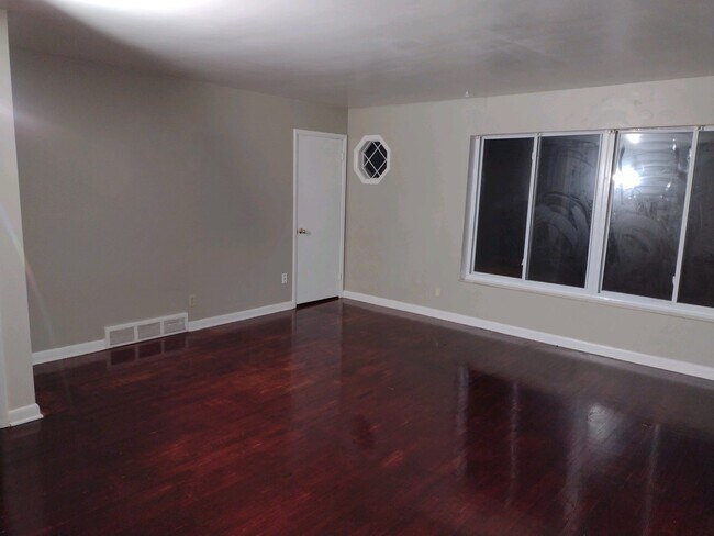 Foto del edificio - 2875 Chamberlain Rd