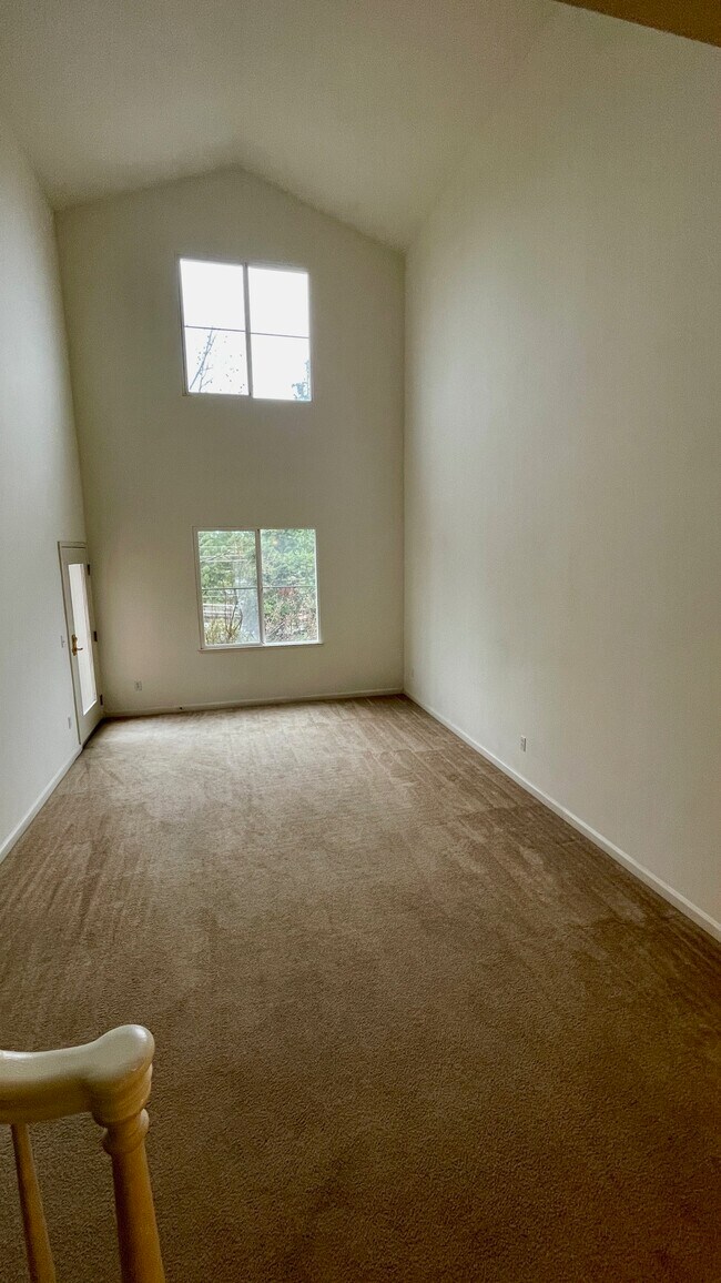 Foto del edificio - 2255 Showers Dr