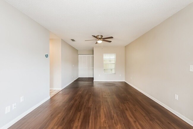 Building Photo - 6906 El Centro Ct