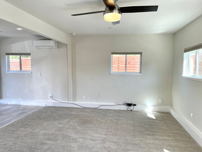 Foto del edificio - Efficient Studio In-Law unit located near downtown Forestville!