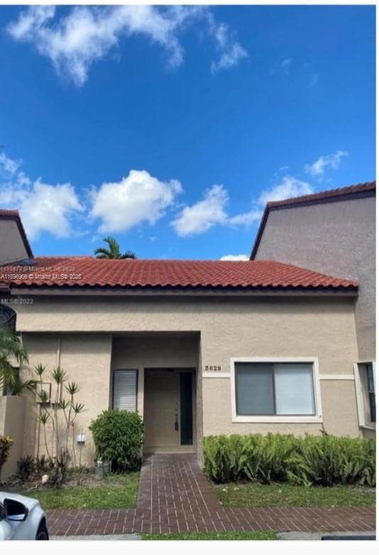 Foto principal - 3629 Inverrary Blvd W