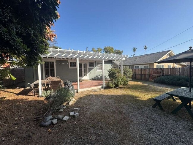 Building Photo - For Lease – Updated 2BR Home in Pasadena