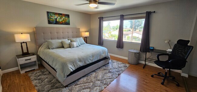 Primer dormitorio - Cama King - 1910 W Palmyra Ave