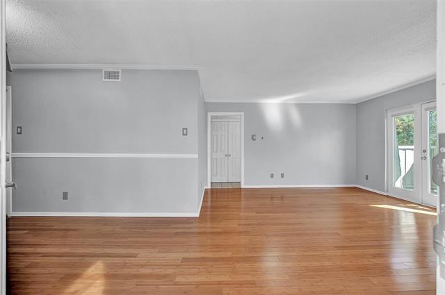 Building Photo - 7705 Meadow Park Dr