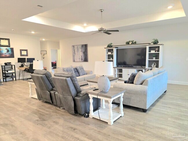 Foto del edificio - 8055 Silver Maple Dr