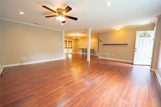 Foto del edificio - 5412 Timberlane Dr