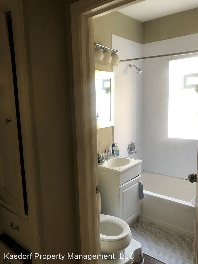 Building Photo - 2237 N Hubbard St