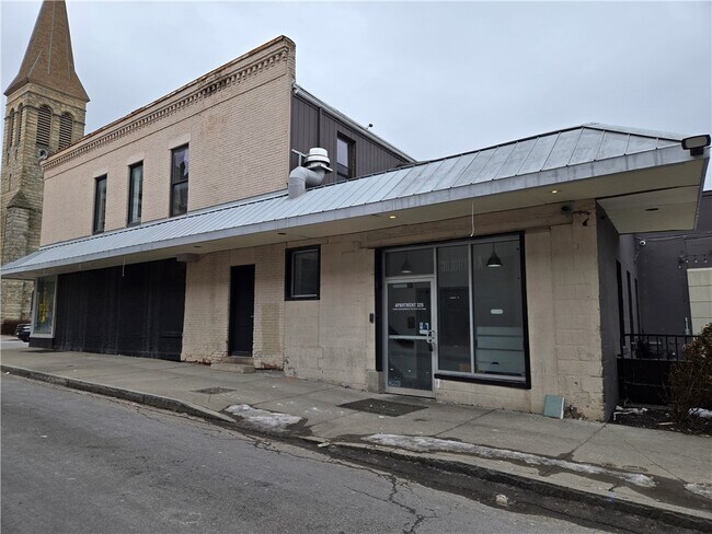 Building Photo - 320 East Ave