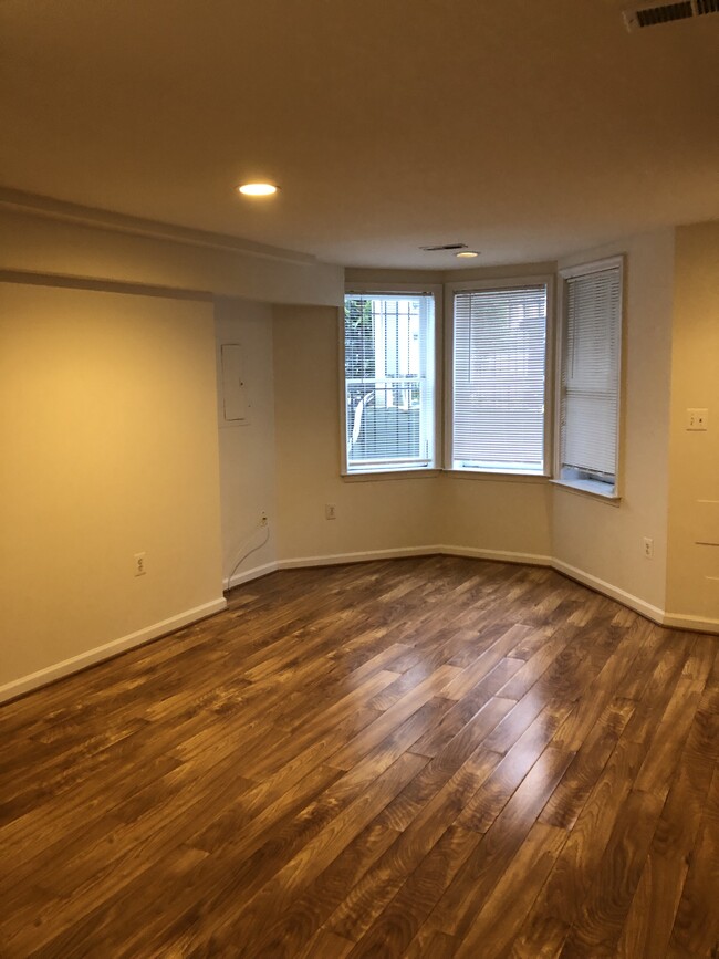 Living Room - 516 T St NW