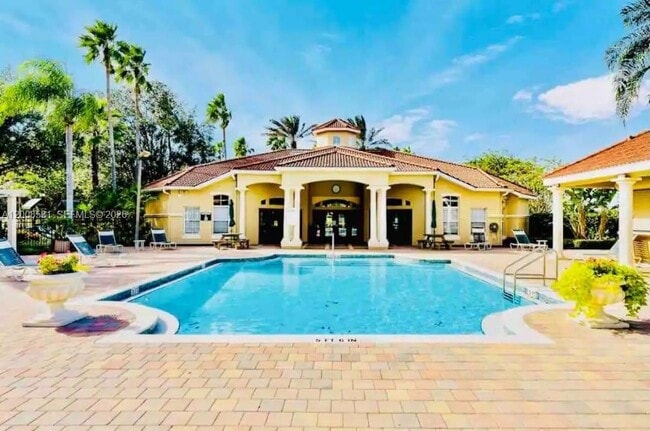 Building Photo - 8520 Sunrise Key Dr