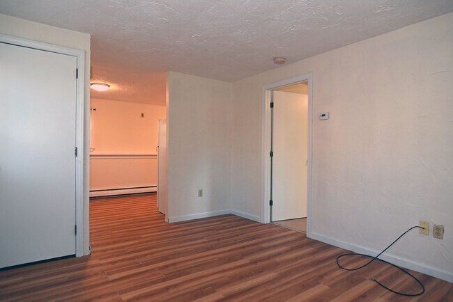 Foto del edificio - 12 Sunnyside Ave