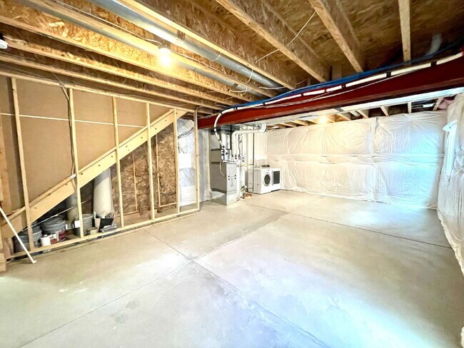 Foto del edificio - Beautiful 4 Bed 2.5 Bath with 2 Car Garage Home with Fenced Backyard in High Point at DIA!
