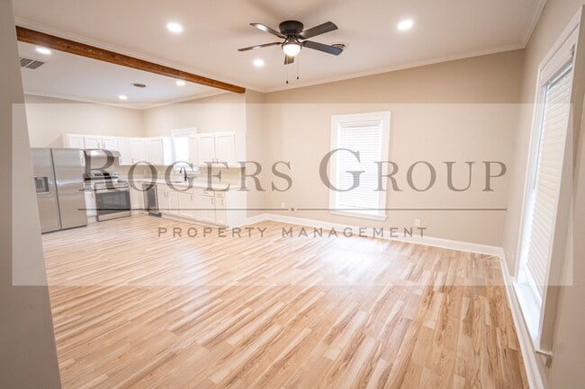 Building Photo - 318 Bowen St