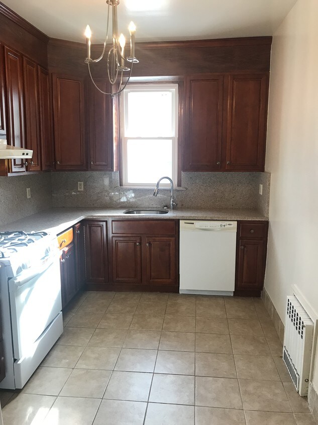 Primary Photo - 2153 71st St