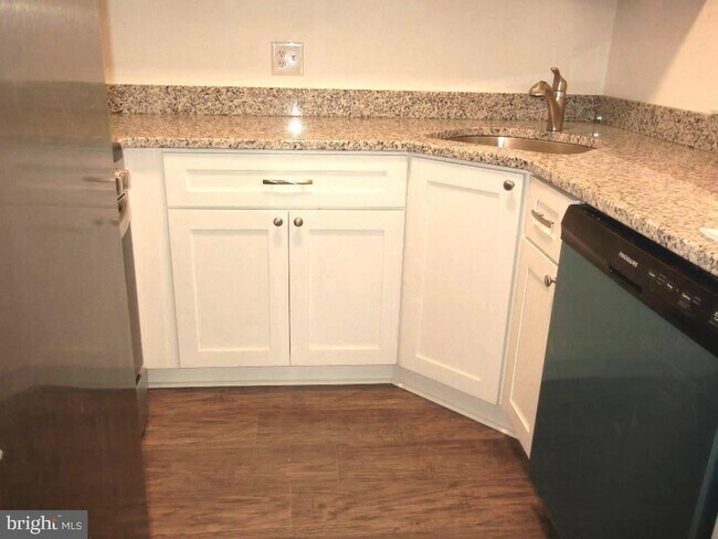 Building Photo - 4203B Aberdeen Dr