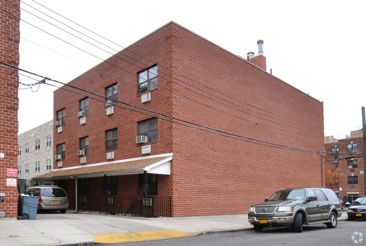 Building Photo - 1696 Banyer Pl