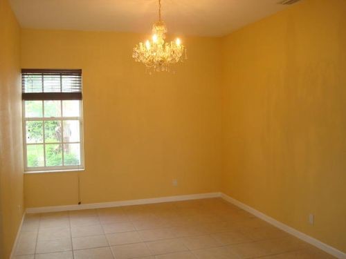 Building Photo - 231 Kensington Way