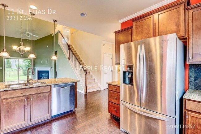 Foto del edificio - 3/2.5 End Unit Townhome Available mid July