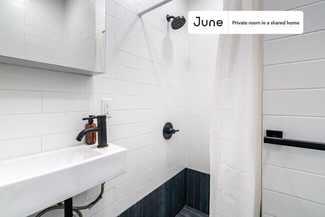 Foto del edificio - Room in Shared 6 bed/6.5 bath home