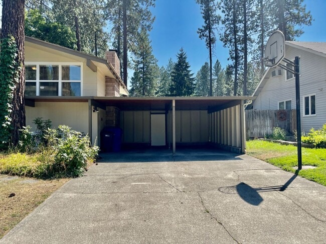 Building Photo - New on the Market!