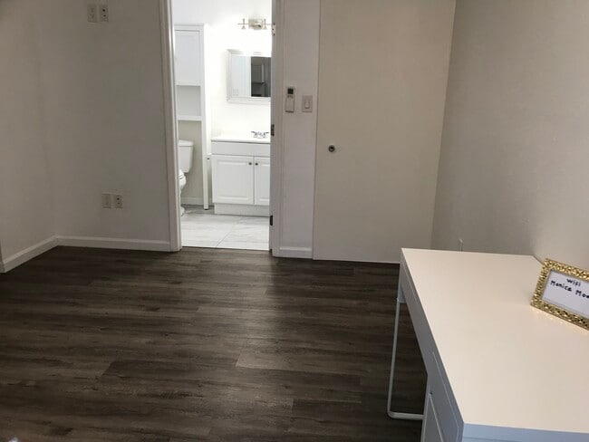 Building Photo - 5035 Alhama Dr