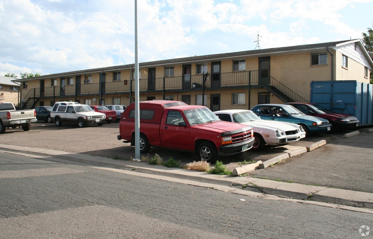 Primary Photo - Fontaine Street Apartments