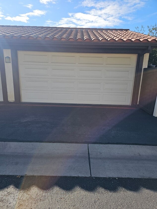 Building Photo - 3bd/2ba Mesa Circle Condo