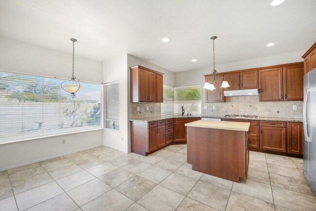 Foto del edificio - 40180 Eastwood Ln