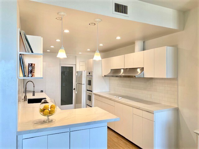 Building Photo - 1333 S Beverly Glen Blvd
