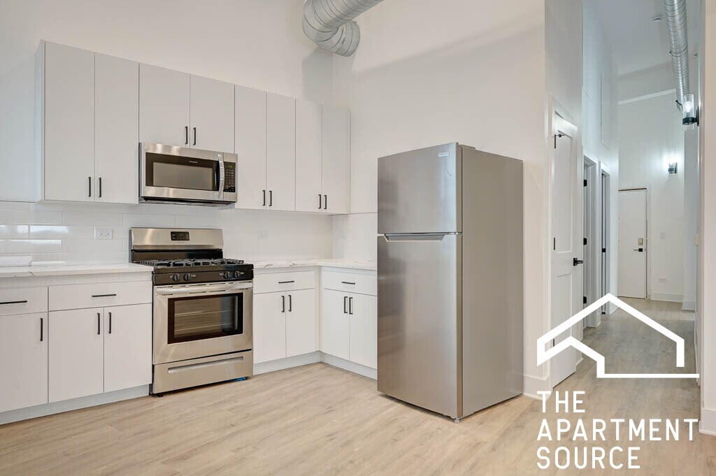 Foto principal - 4731 N Western Ave