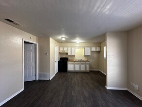 Building Photo - 2932-2934-2934 Bernice Dr