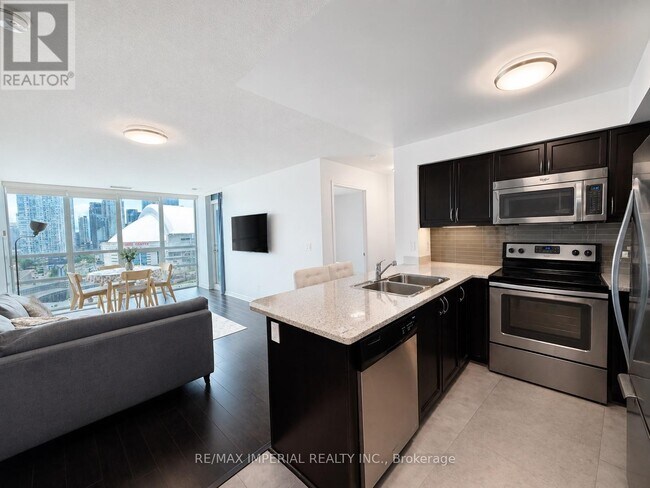 Building Photo - 25 Lower Simcoe St